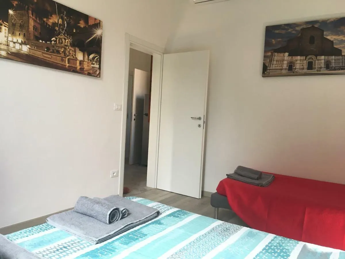 Corner Apartment Crespi Μπολόνια 0*,