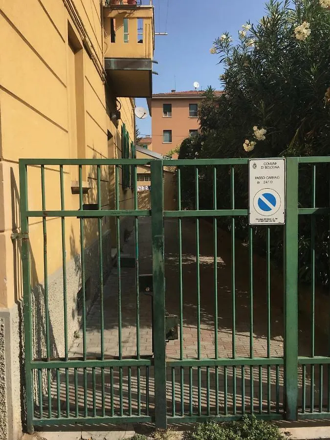 Corner Apartment Crespi Μπολόνια